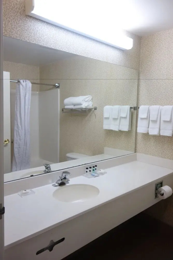 Country Inn & Suites By Carlson McDonough