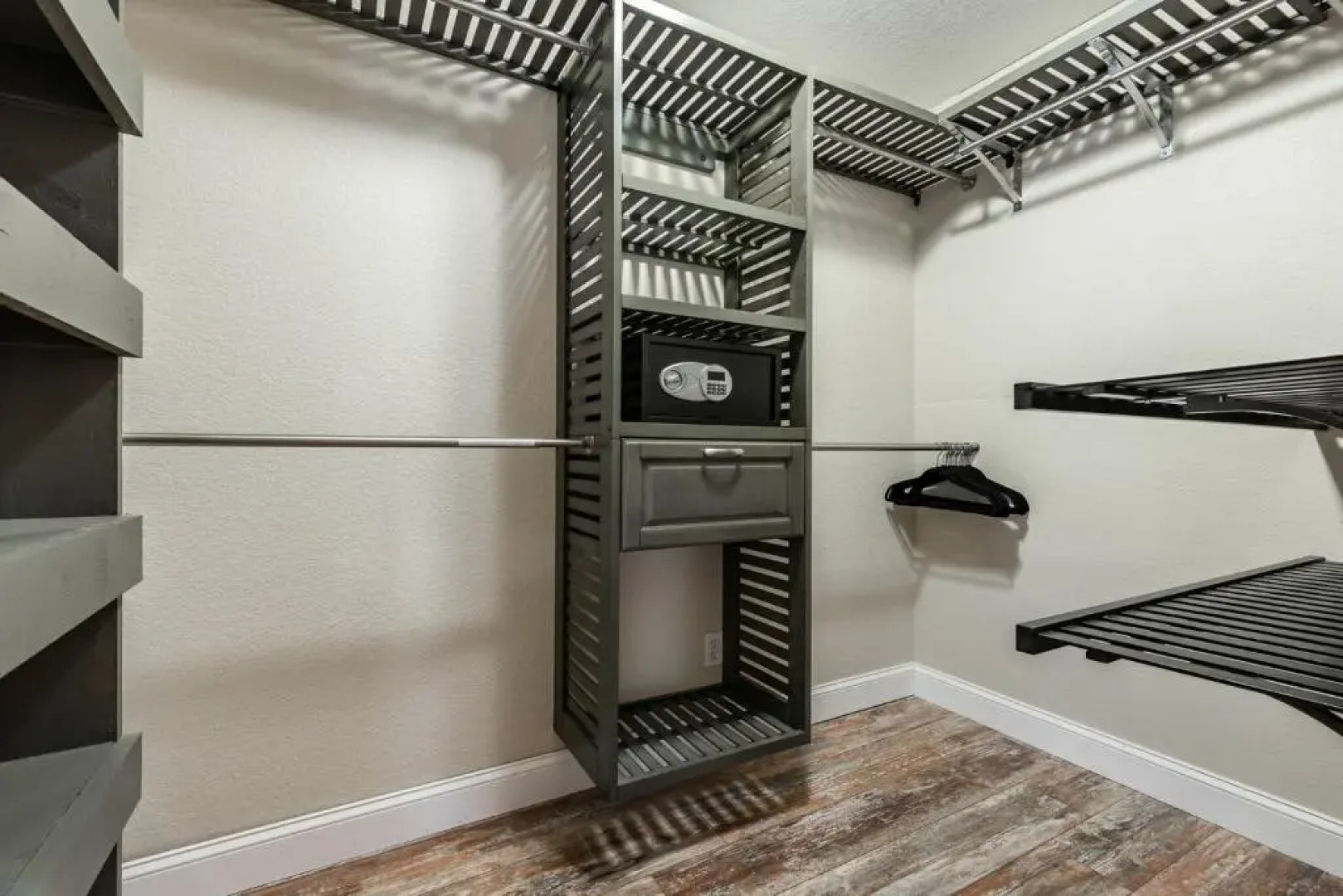 STUNNING Villa with Custom pool, Spa, pool table, Kayaks & sleeps 14! - Villa Flandria - Roelens