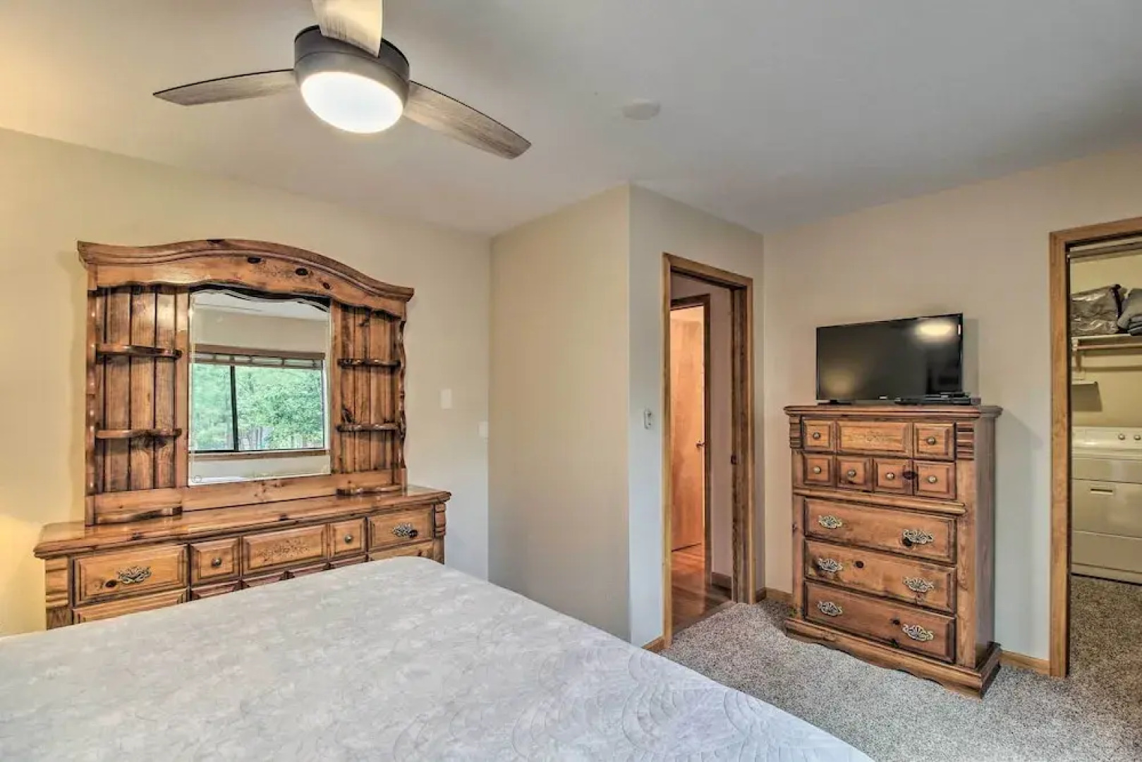 Cozy Pinetop Mountain Escape: Hike, Golf & Ski!