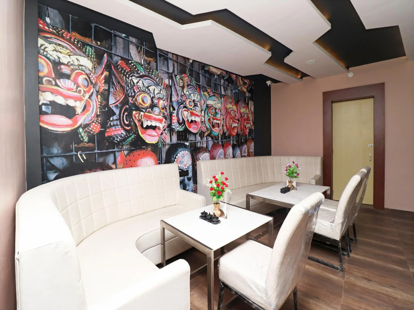 OYO 28645 Nirmalya Plaza