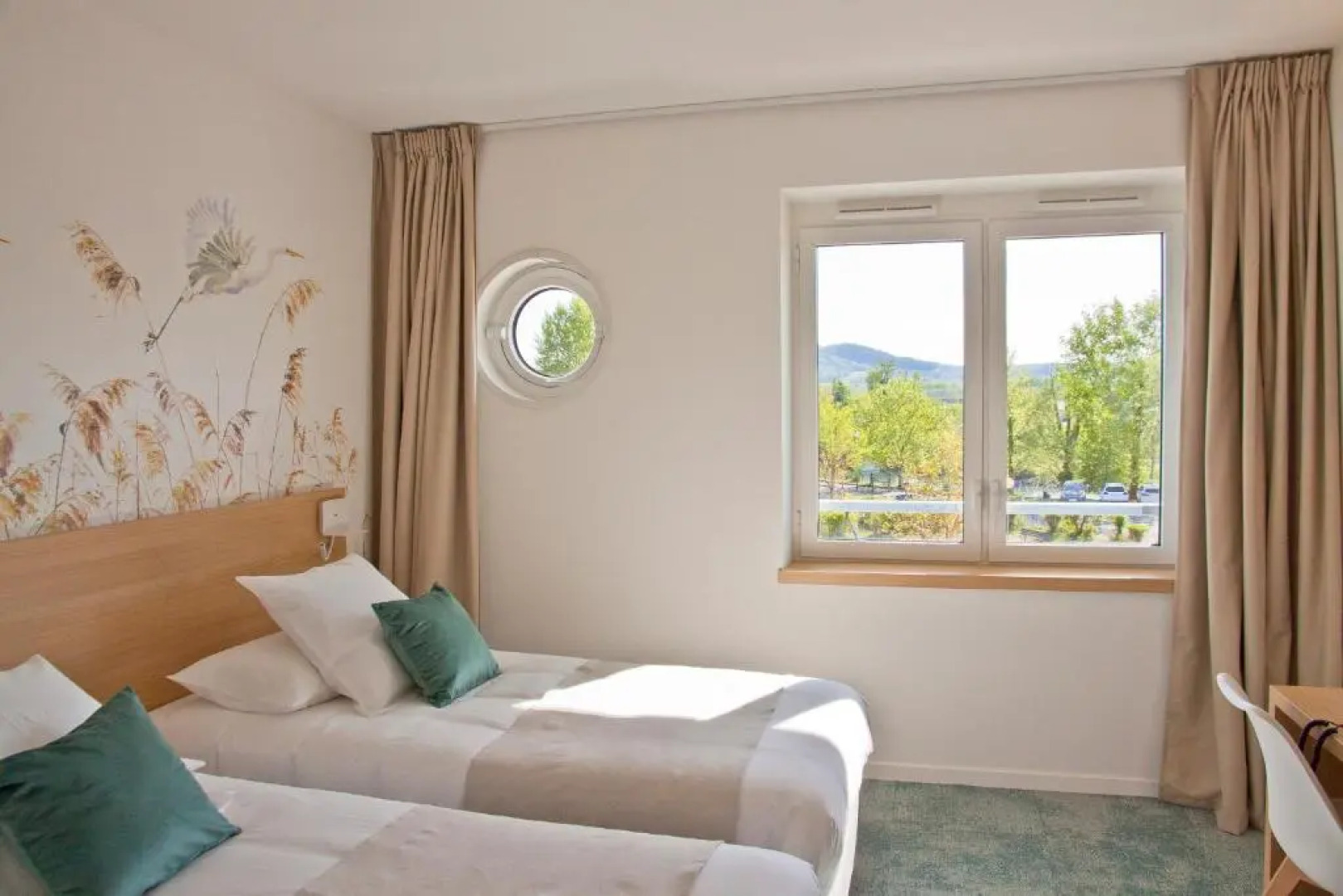 Shana Hotel & Residence