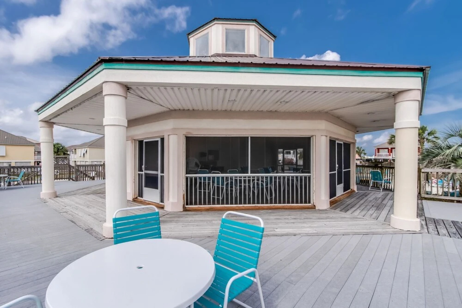 Sandy Toes 4 Bedroom Home by RedAwning