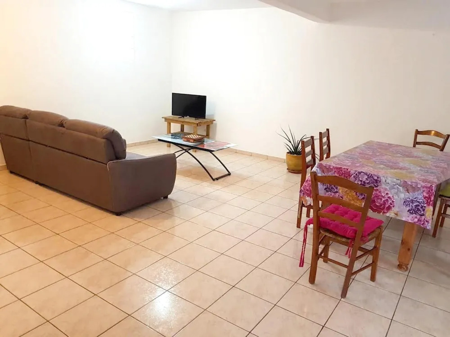 House With 3 Bedrooms in Tampon, With Wonderful Mountain View, Enclose