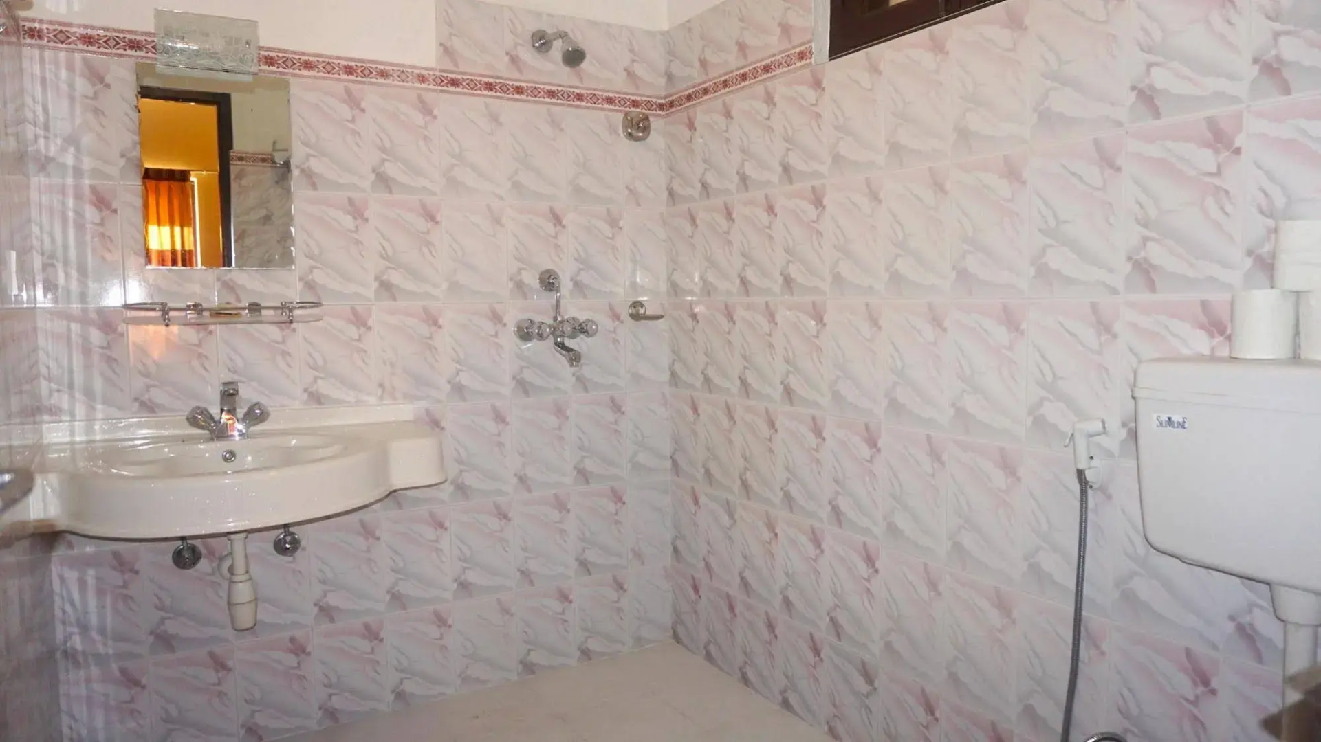 Hotel Middle Path and Spa