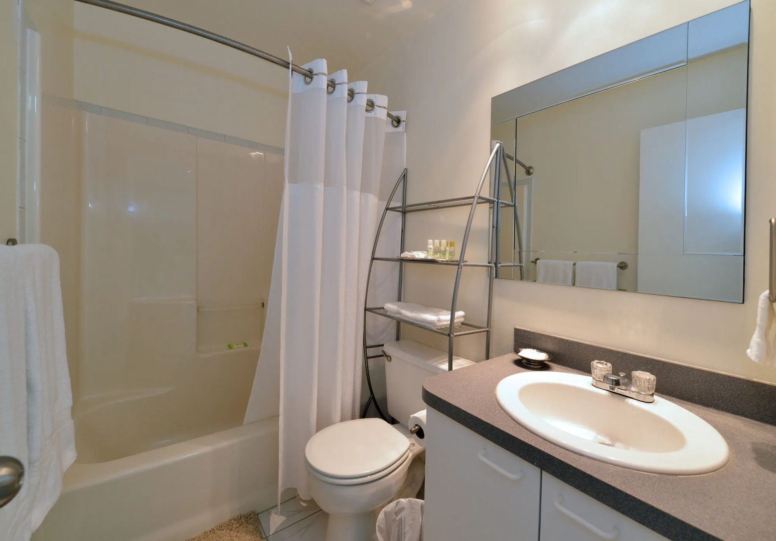 Hollywood by the Sea Hotel