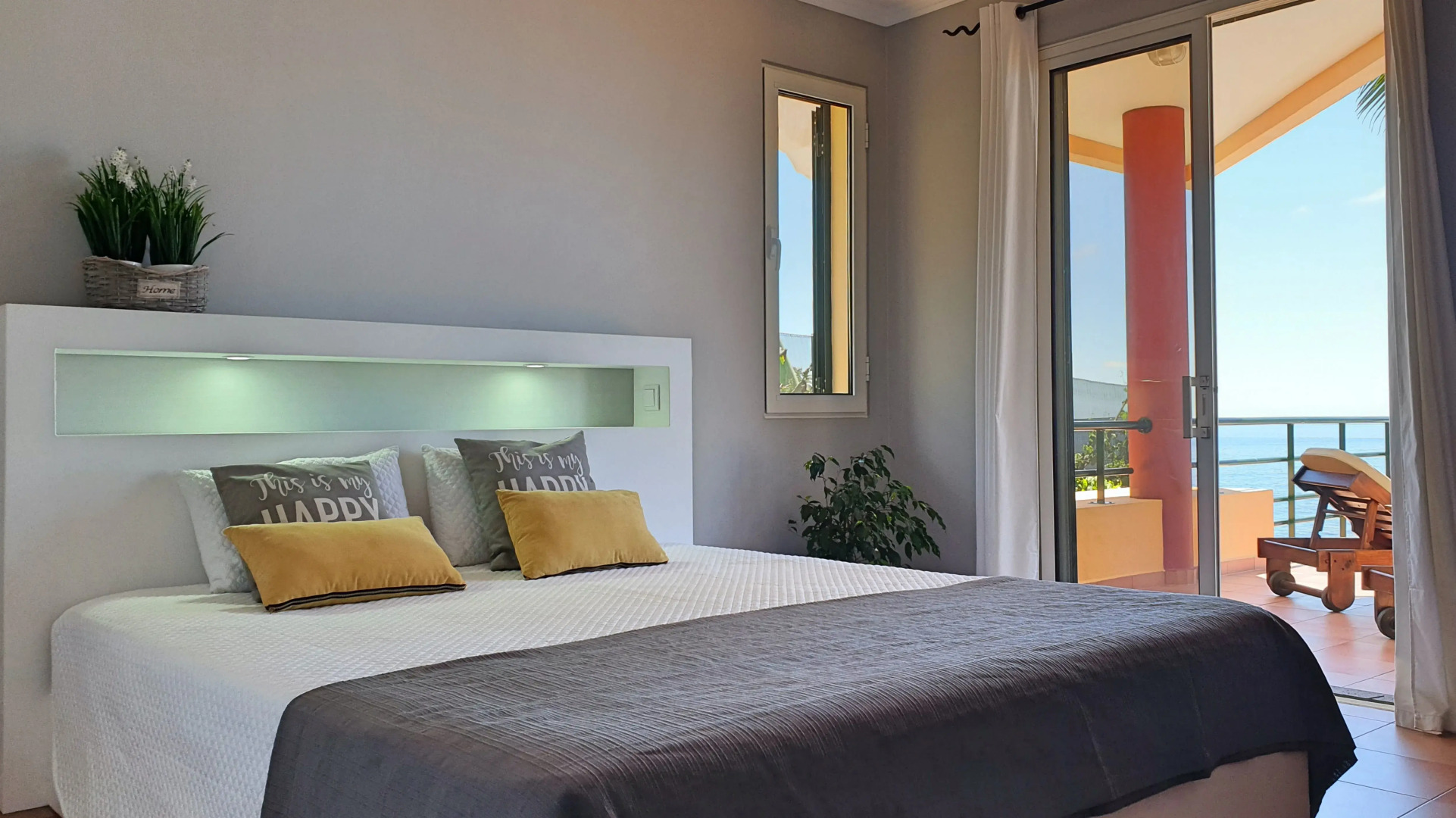 In sunny Madalena do Mar bay, 2-Bedroom refurbished apartment – Atlantic View