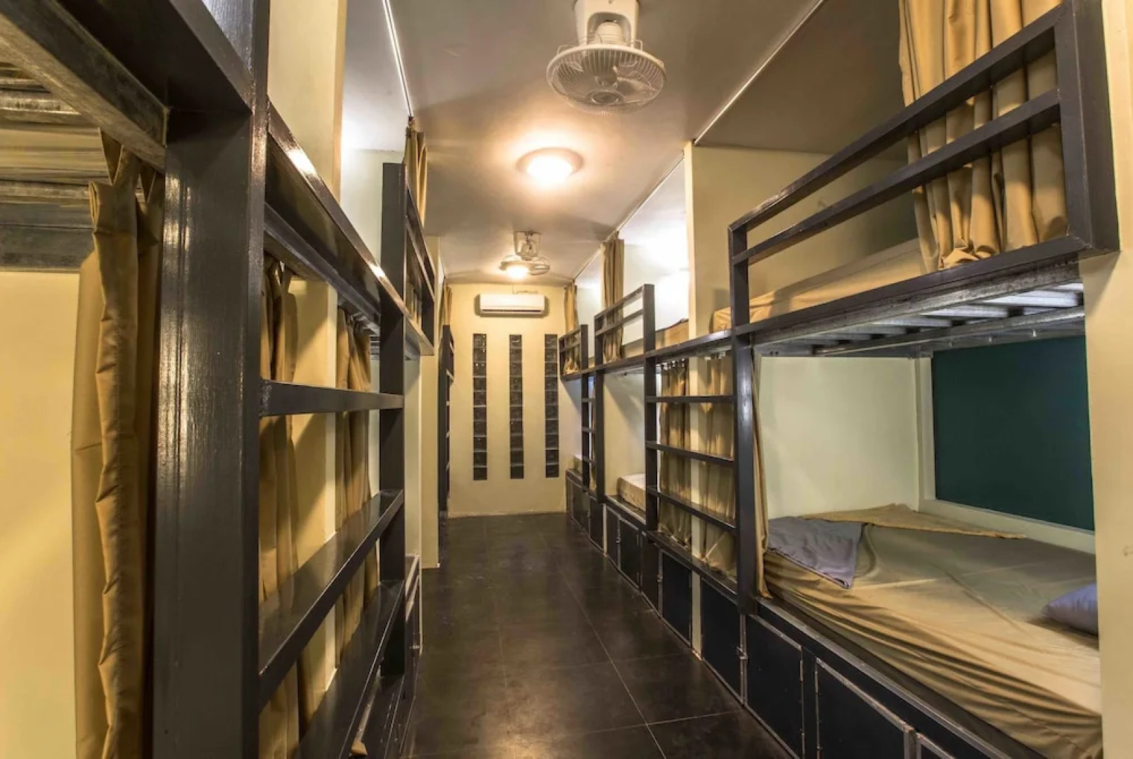 Nest Beach Club - Hostel