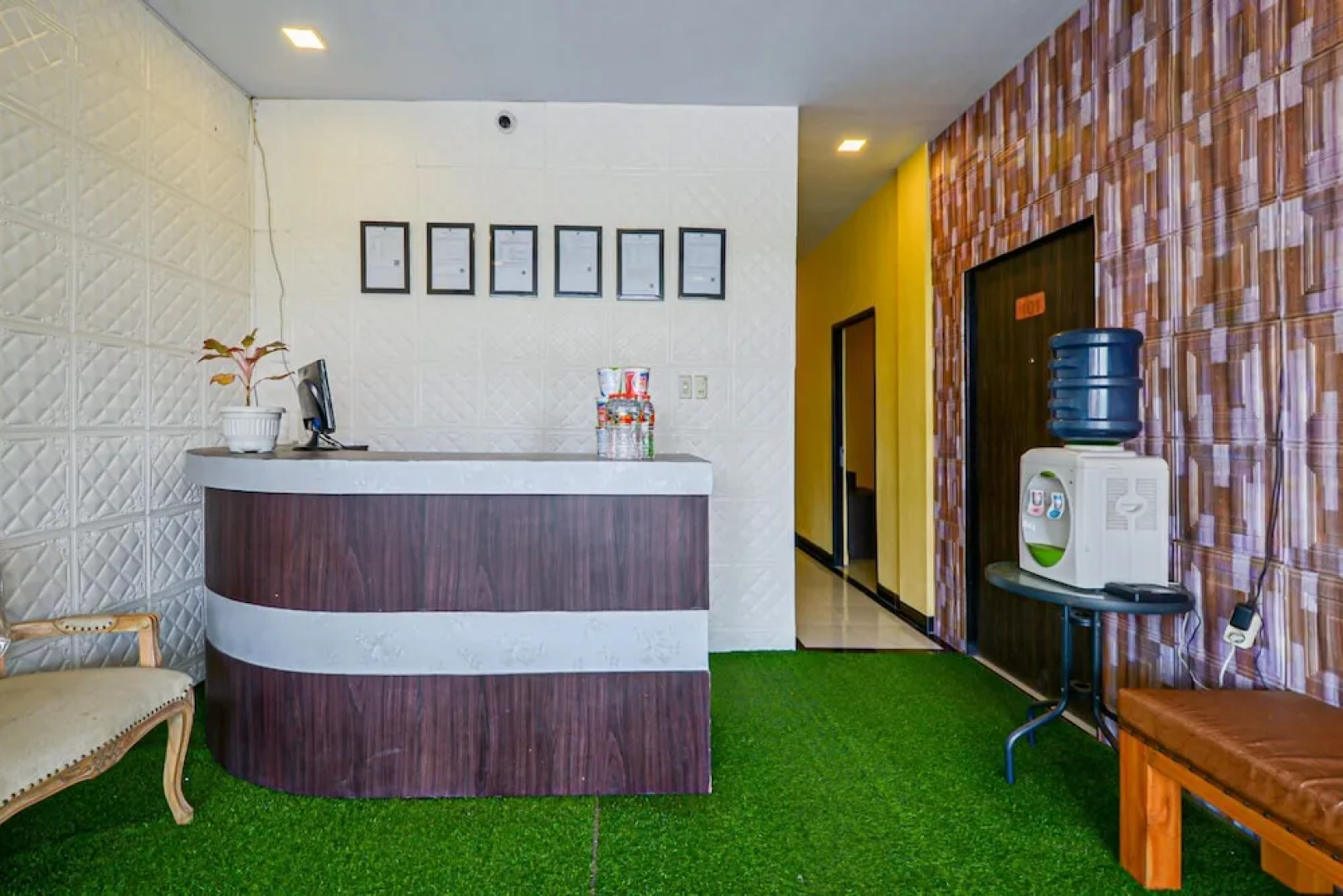 OYO 90259 Apollo Inn