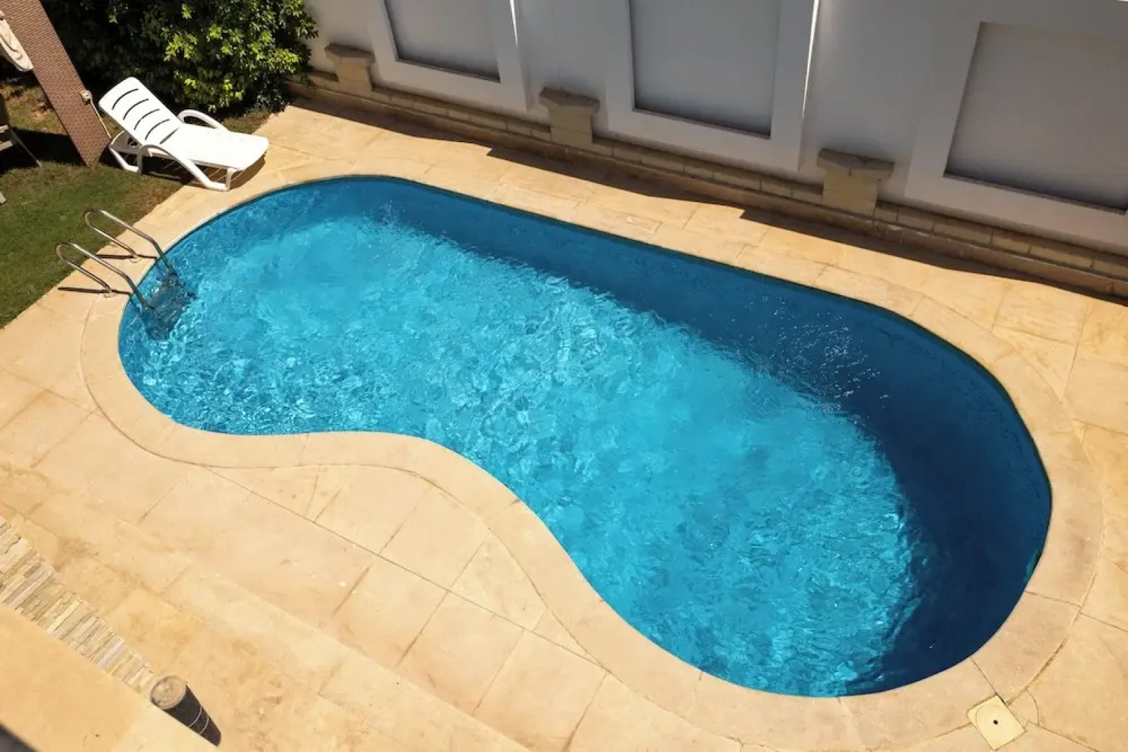 Villa With Private Pool In Beverly Hills