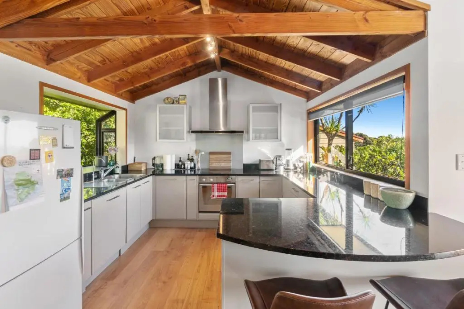 Perfectly Piha - Piha Holiday Home