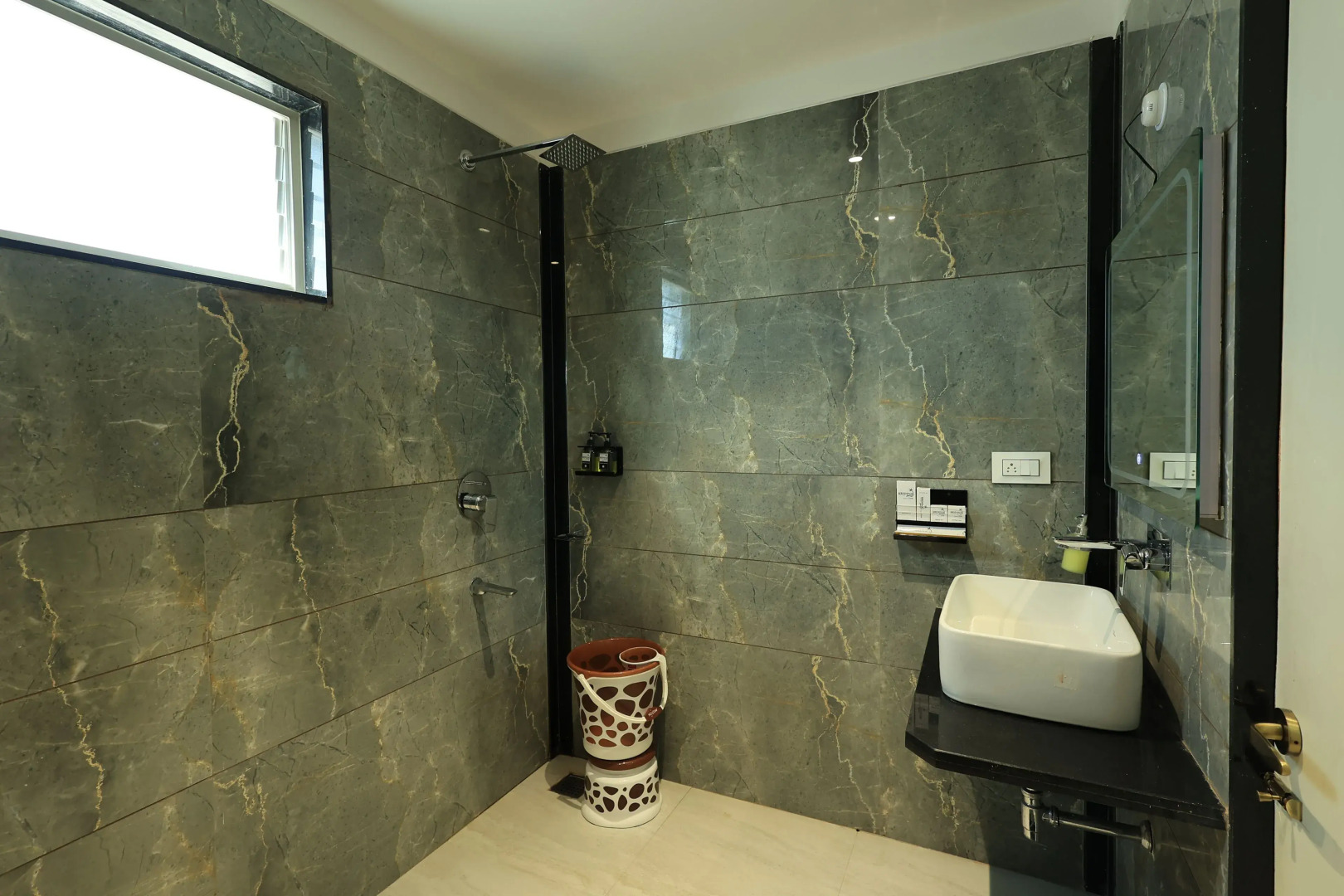 Krishna Hotel And Resort