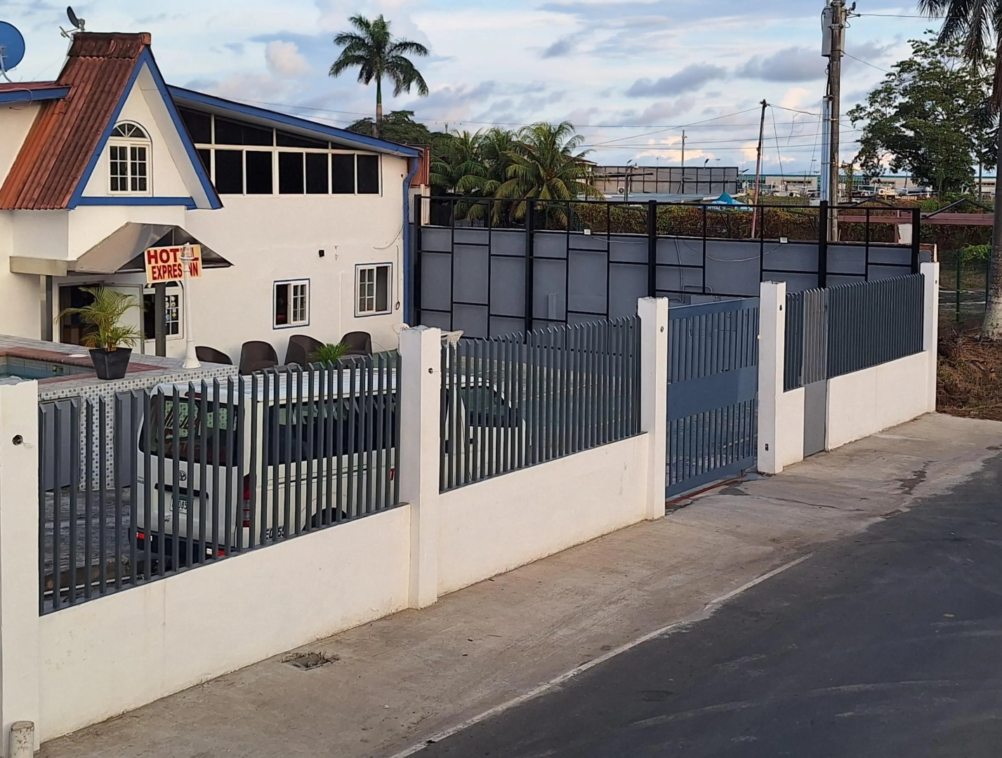 Hostal Express Inn Aeropuerto Internacional