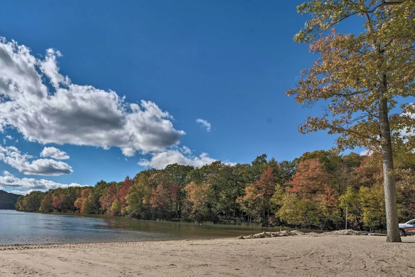 1 Mi to Jack Frost Ski Resort: Water-view Retreat