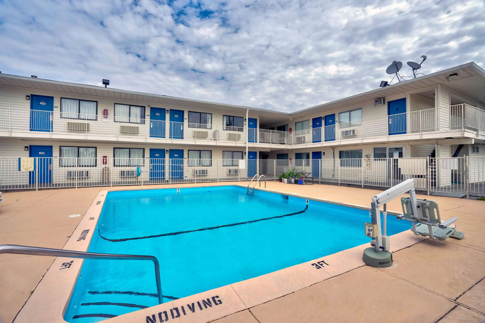 Motel 6 Lumberton, NC