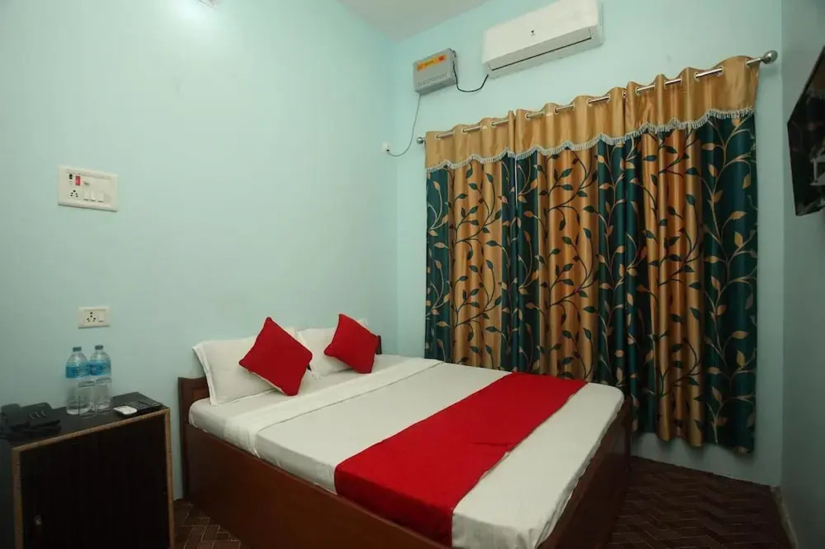 The Roadhouse Restro & Hotel By OYO Rooms