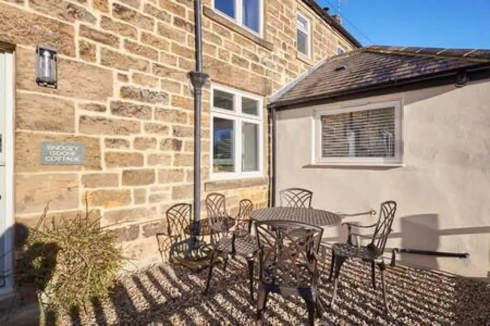 Host Stay Snoozy Goose