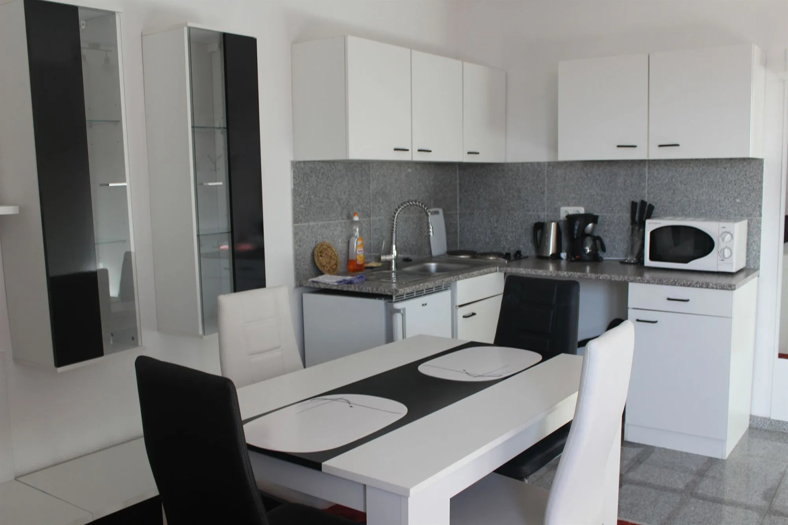 Lipp Apartments