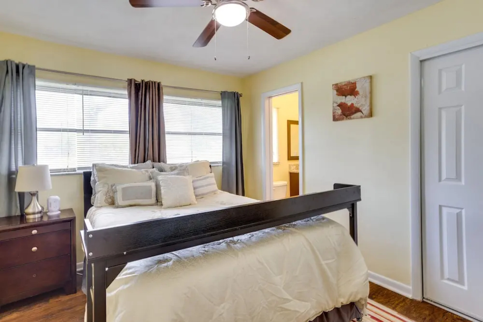 Pool & Screened-in Patio: Tropical Florida Abode