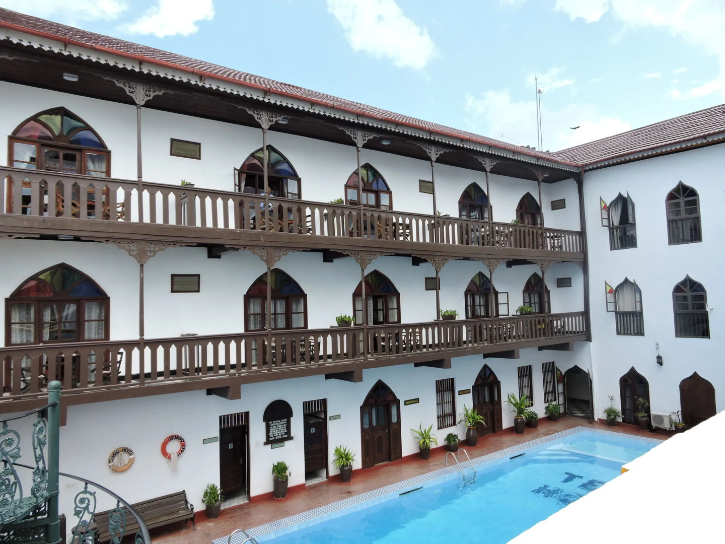 Tembo House Hotel & Apartments