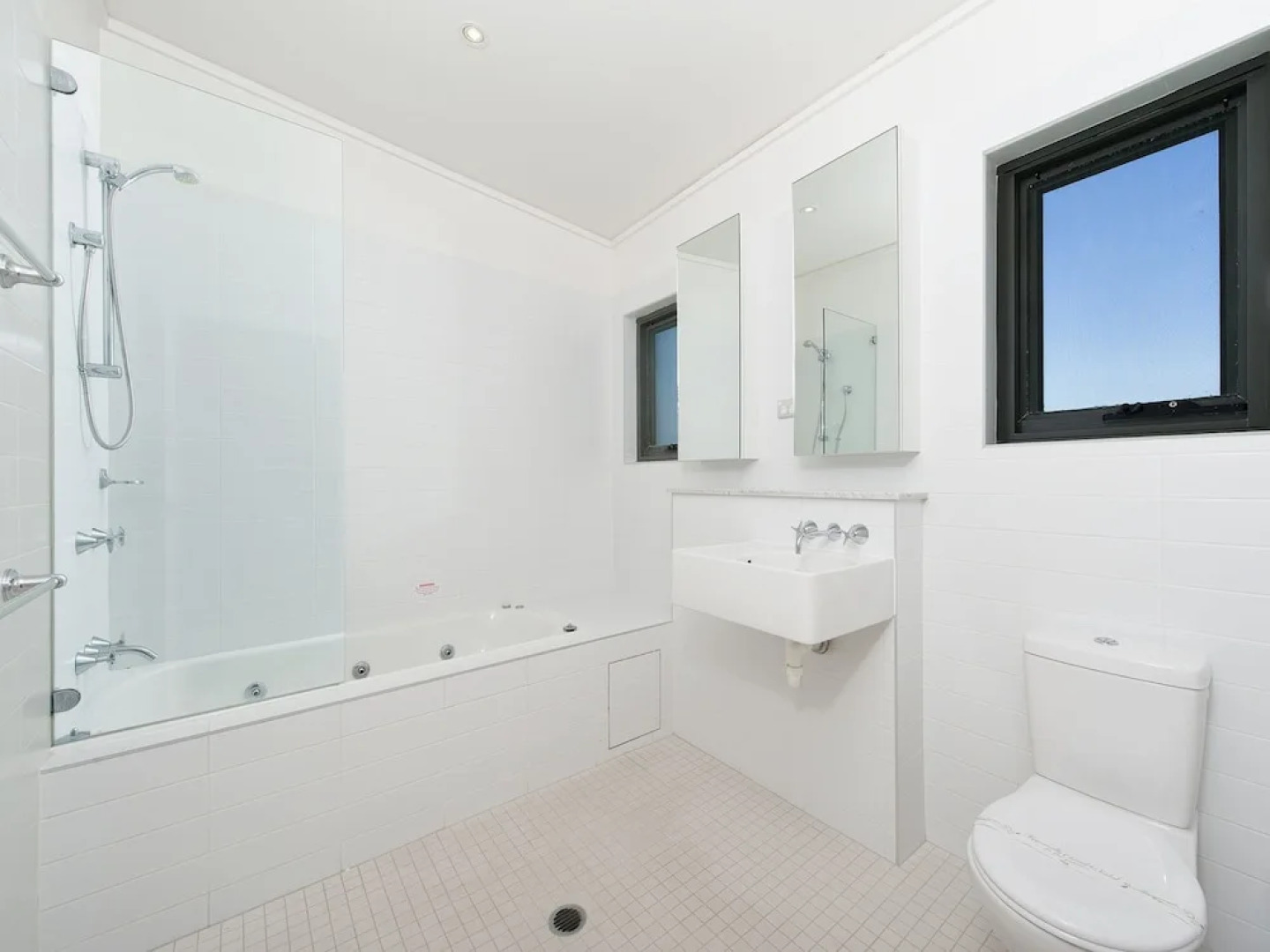 One Mile Ridge, 12/26 One Mile Close