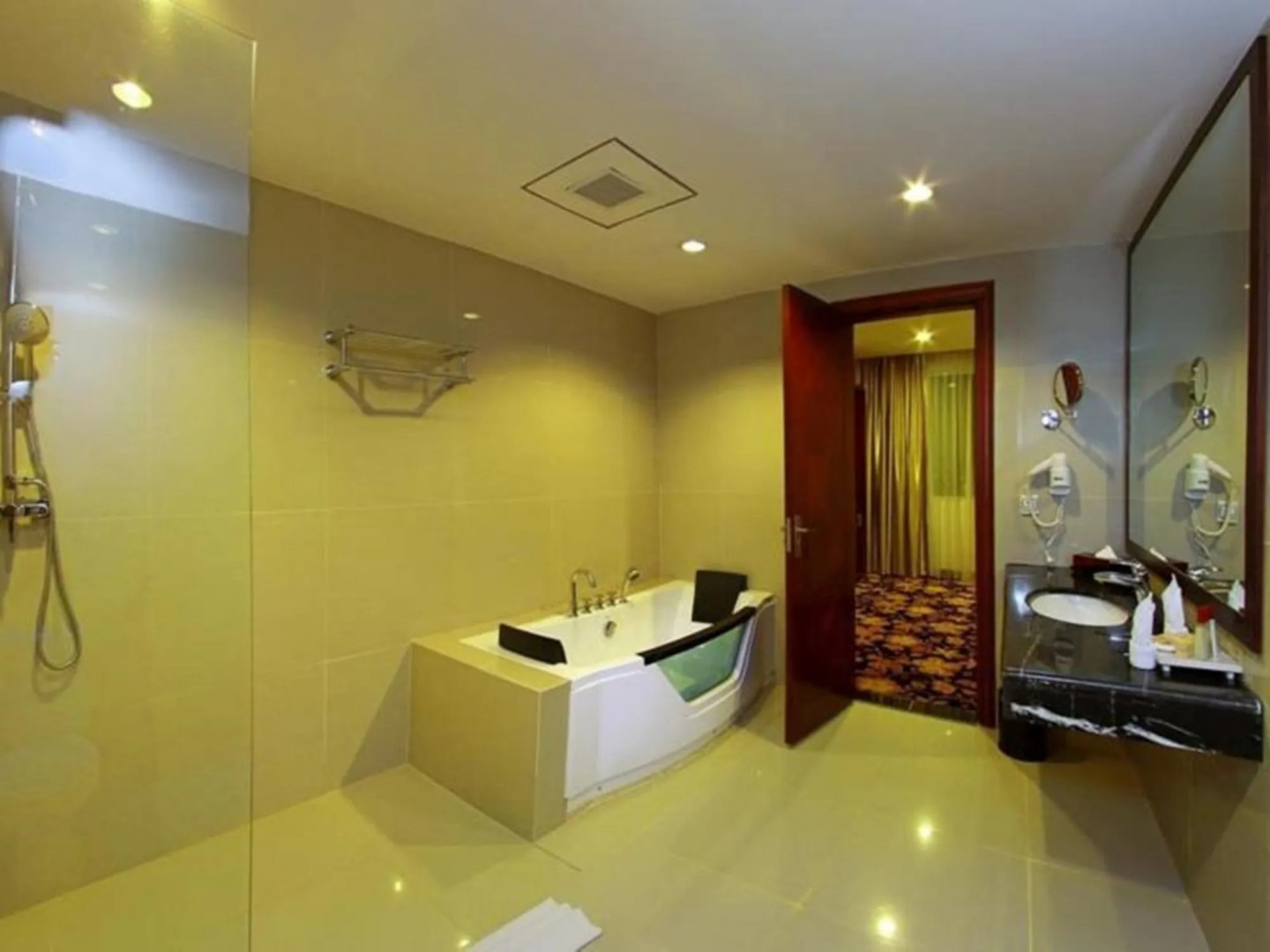 Rocky Plaza Hotel Padang