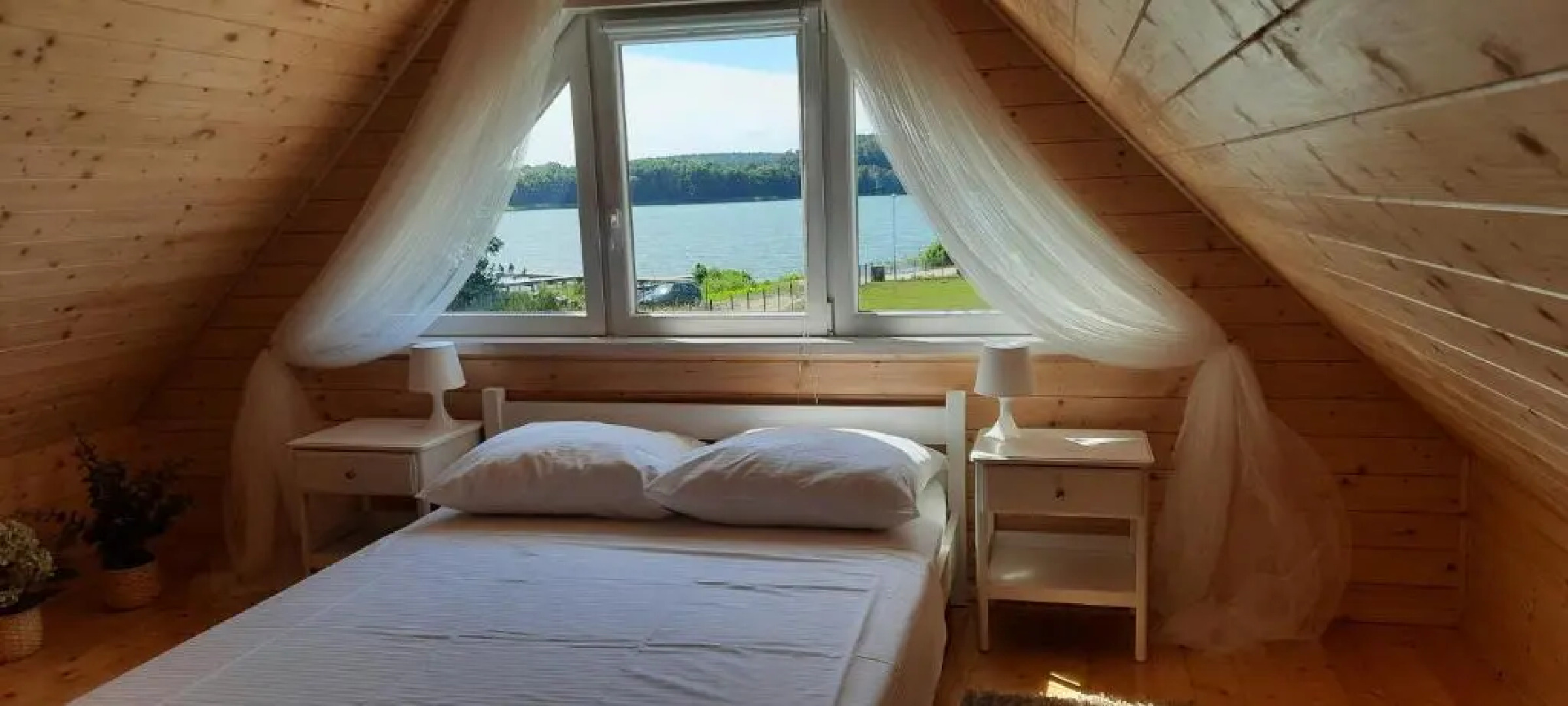 Szary Domek Nad Jeziorem 2