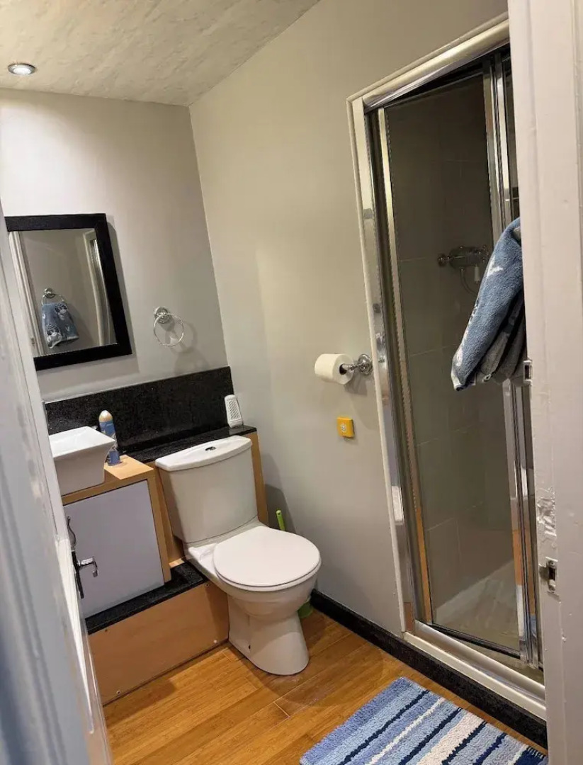 Spacious 6 Bedroom Family House