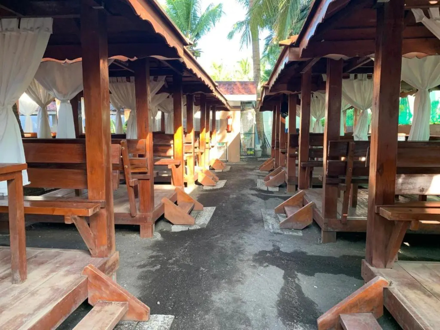 Villa MJ Maristela Beach Resort