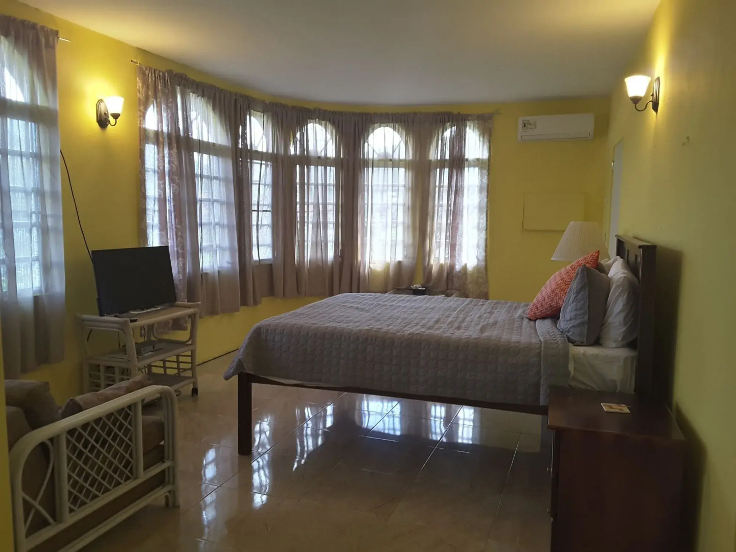 The Apartments at Jolly Castle