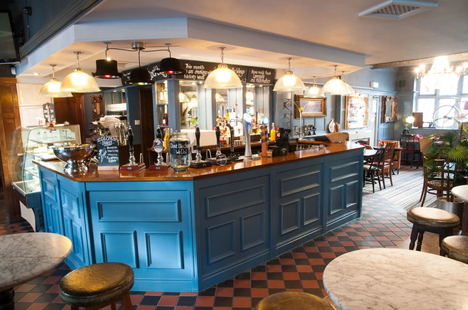 Huckleberrys Bar and Grill