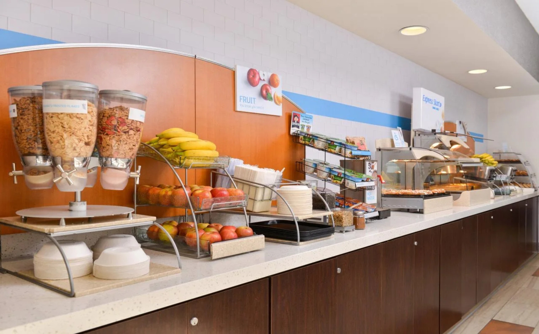 Holiday Inn Express & Suites Elk Grove Central - Hwy 99 by IHG