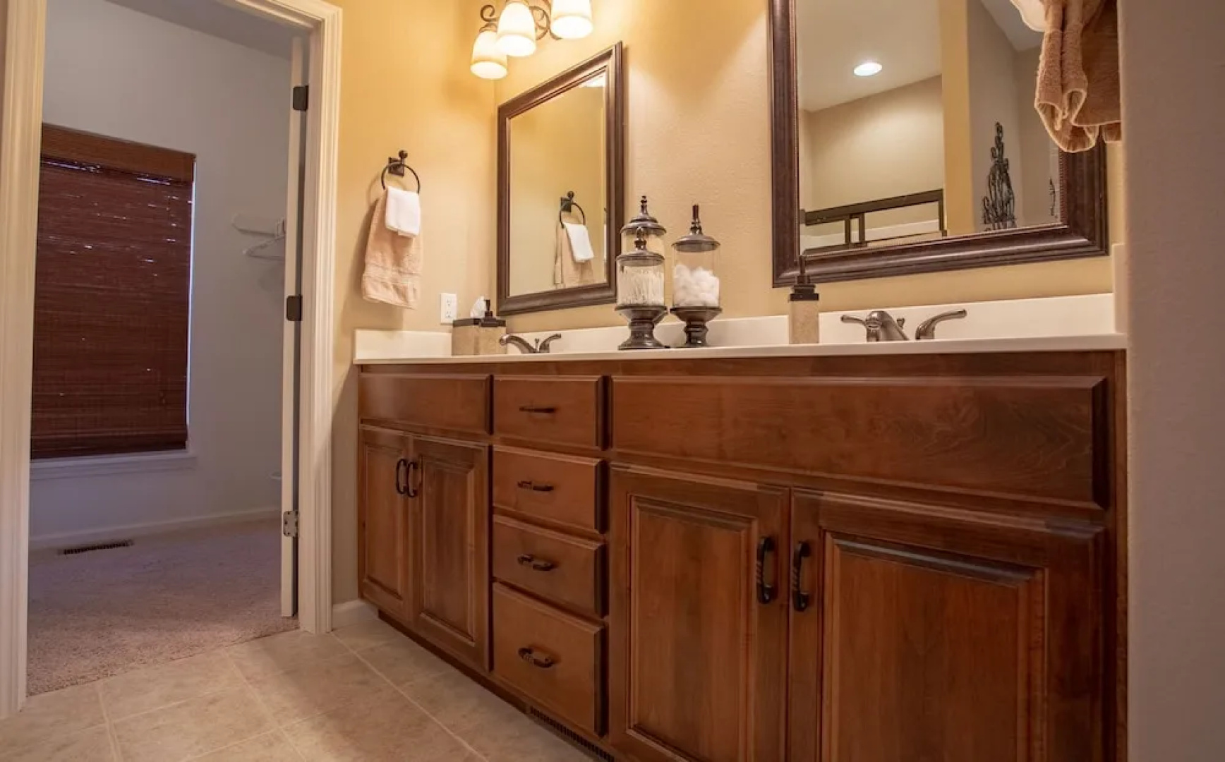 Classy Canyon Retreat - 5 Br Home