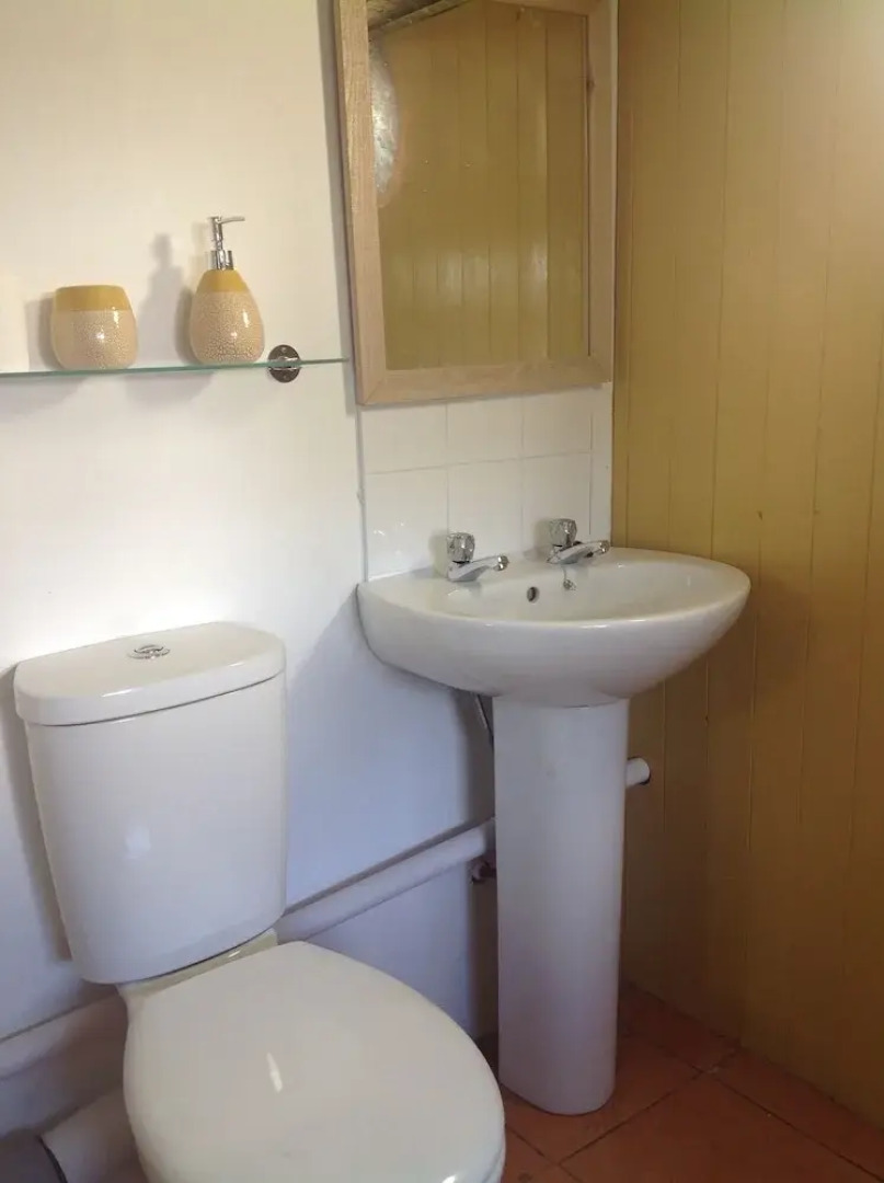 Cowshed Cottage Located nr Kynance Cove