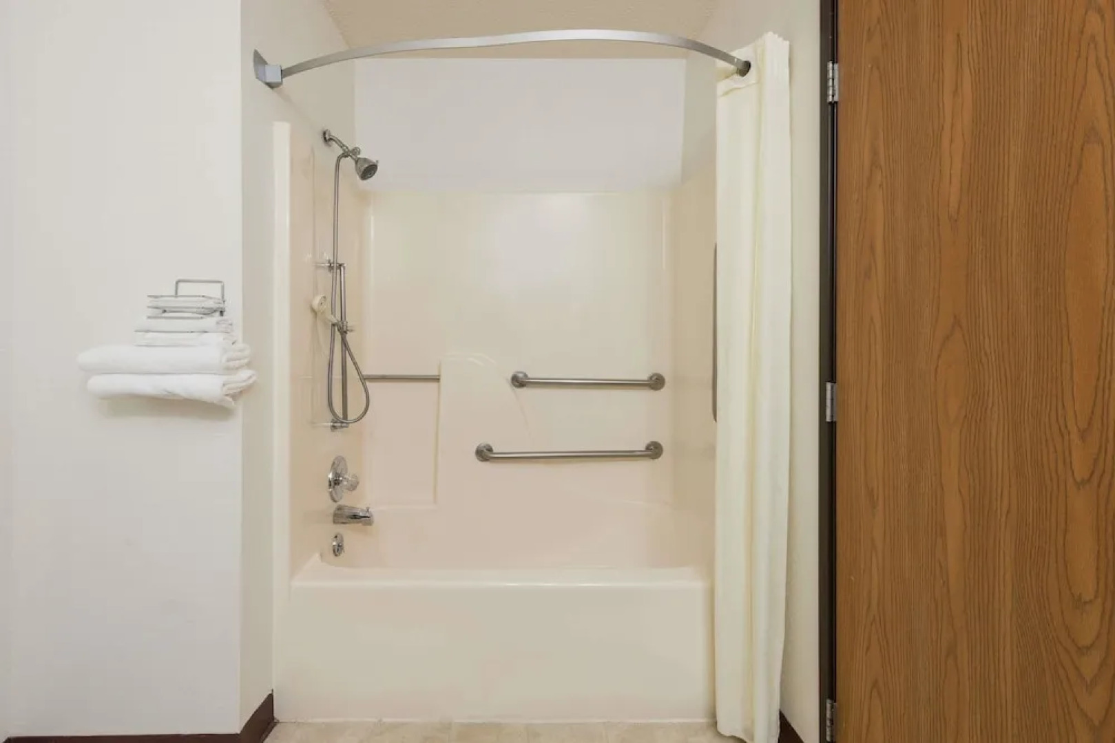 Capital O Amerihost Inn and Suites Kingdom City Hwy 54 MO