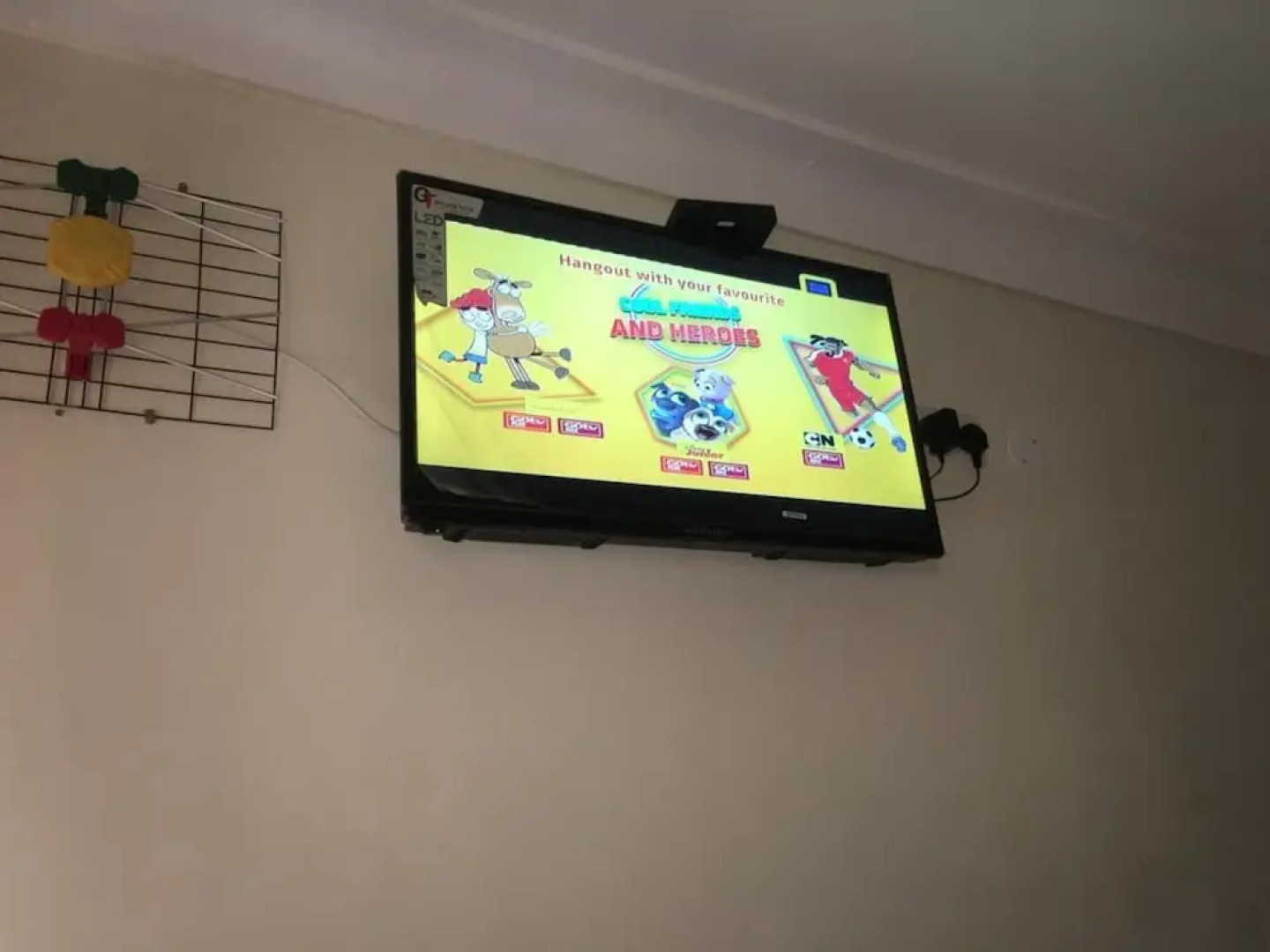 Famko Hotel - Sleeps 24 - Parking - Garden