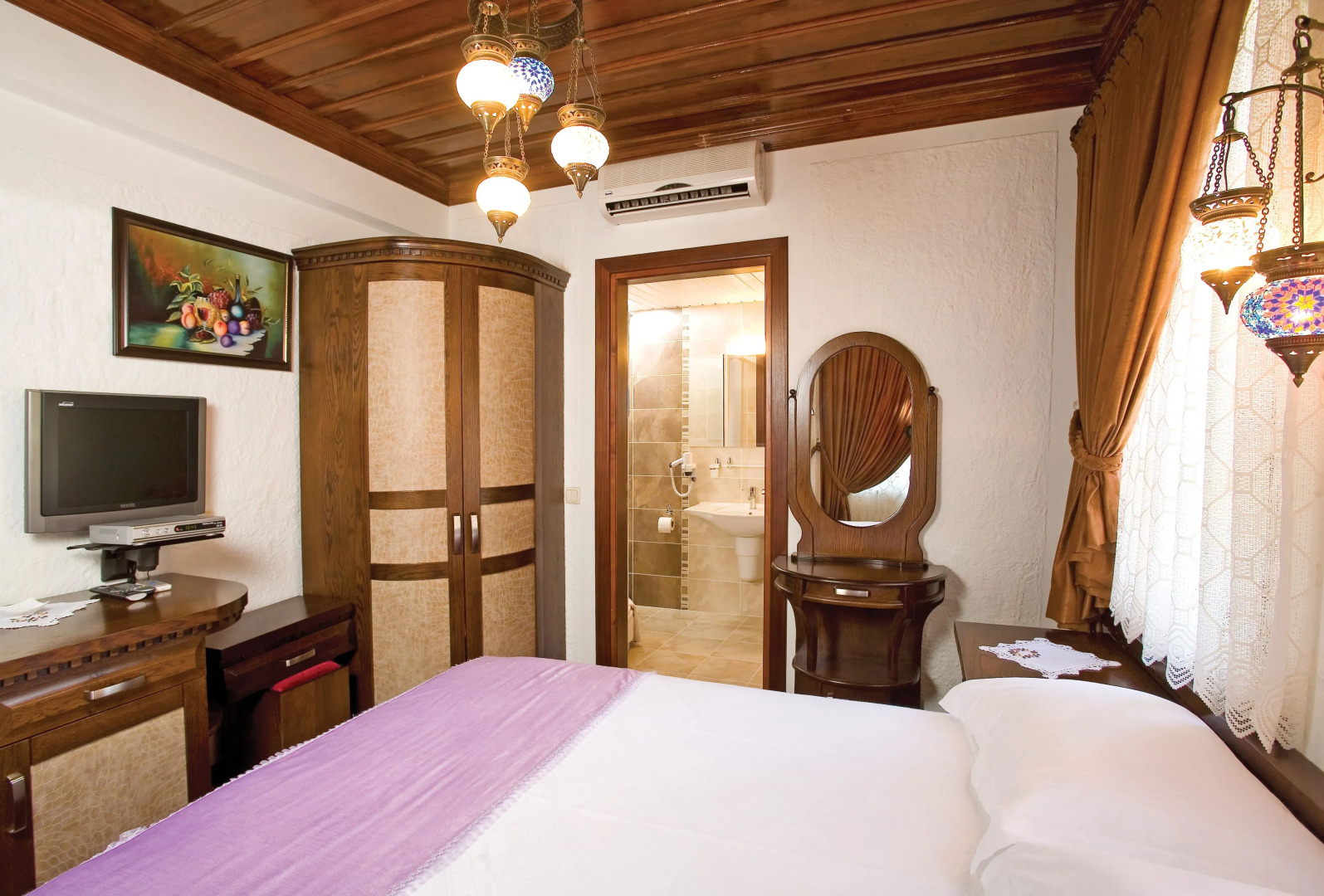 Cicerone Lodge Hotel