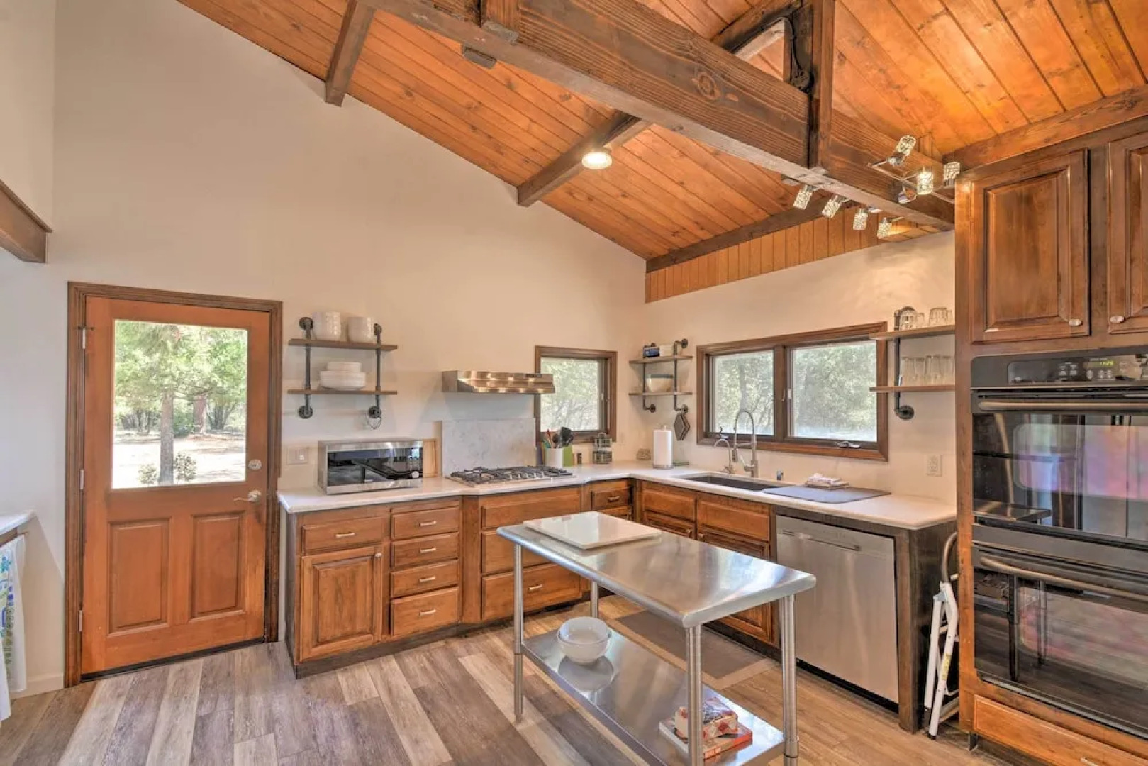 Lovely Yosemite Area Home w/ Hilltop Mtn View