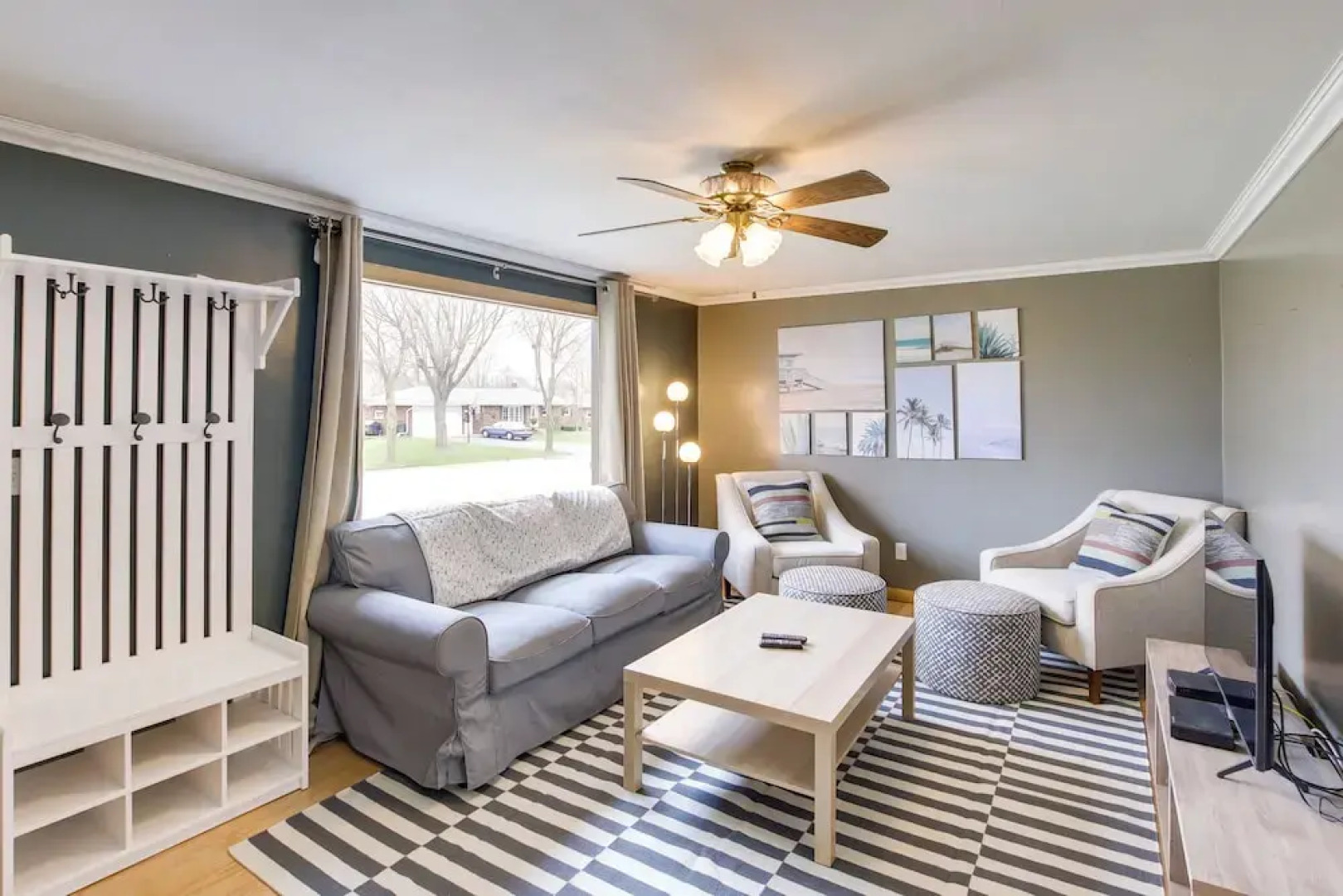 Bright Algoma Home 1 Mi to Lake Michigan!