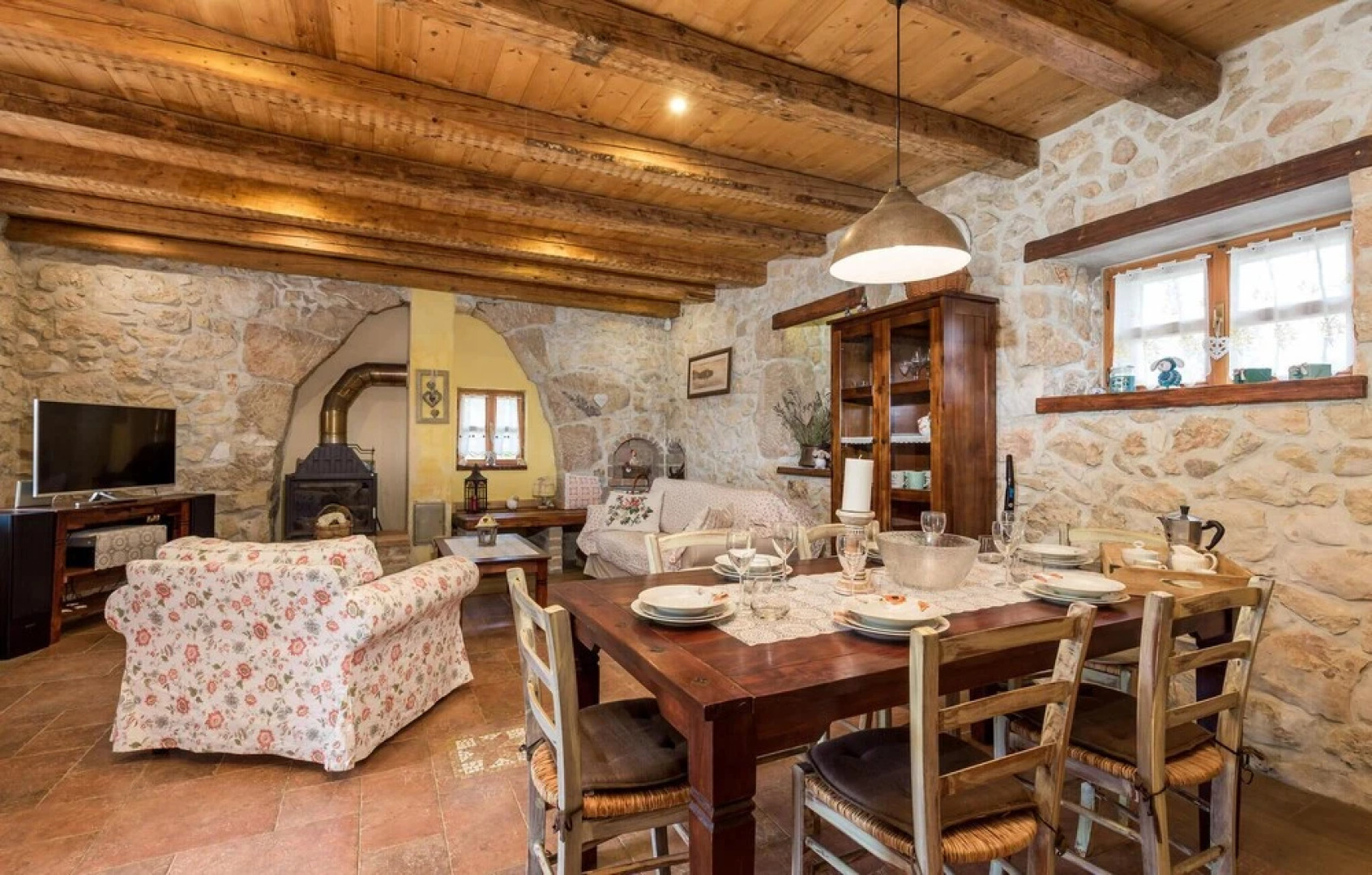 Beautiful Home in Kras With Wifi and 2 Bedrooms