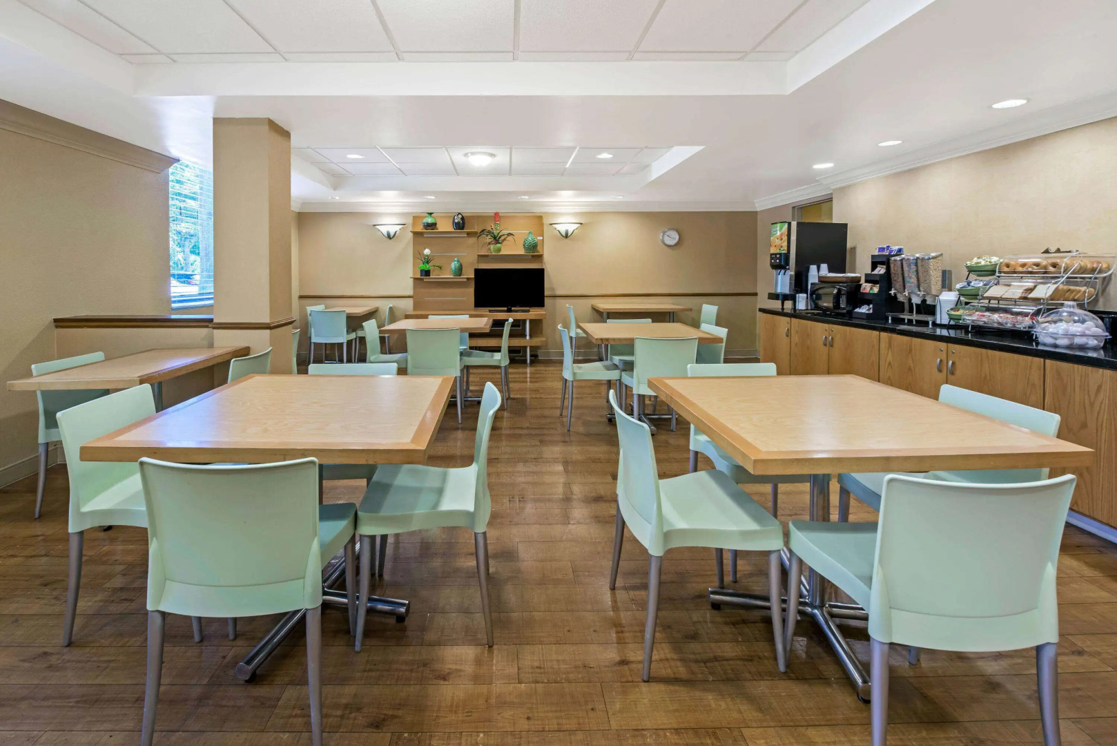 La Quinta Inn & Suites by Wyndham West Palm Beach Airport