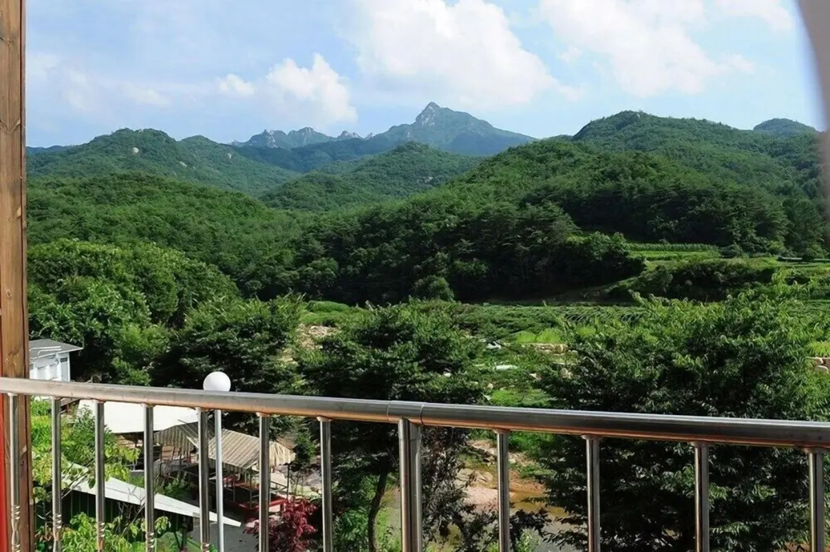 Songnisan Mountain White