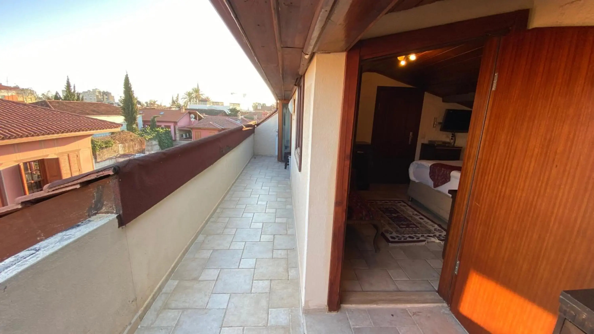 Cicerone Lodge Hotel