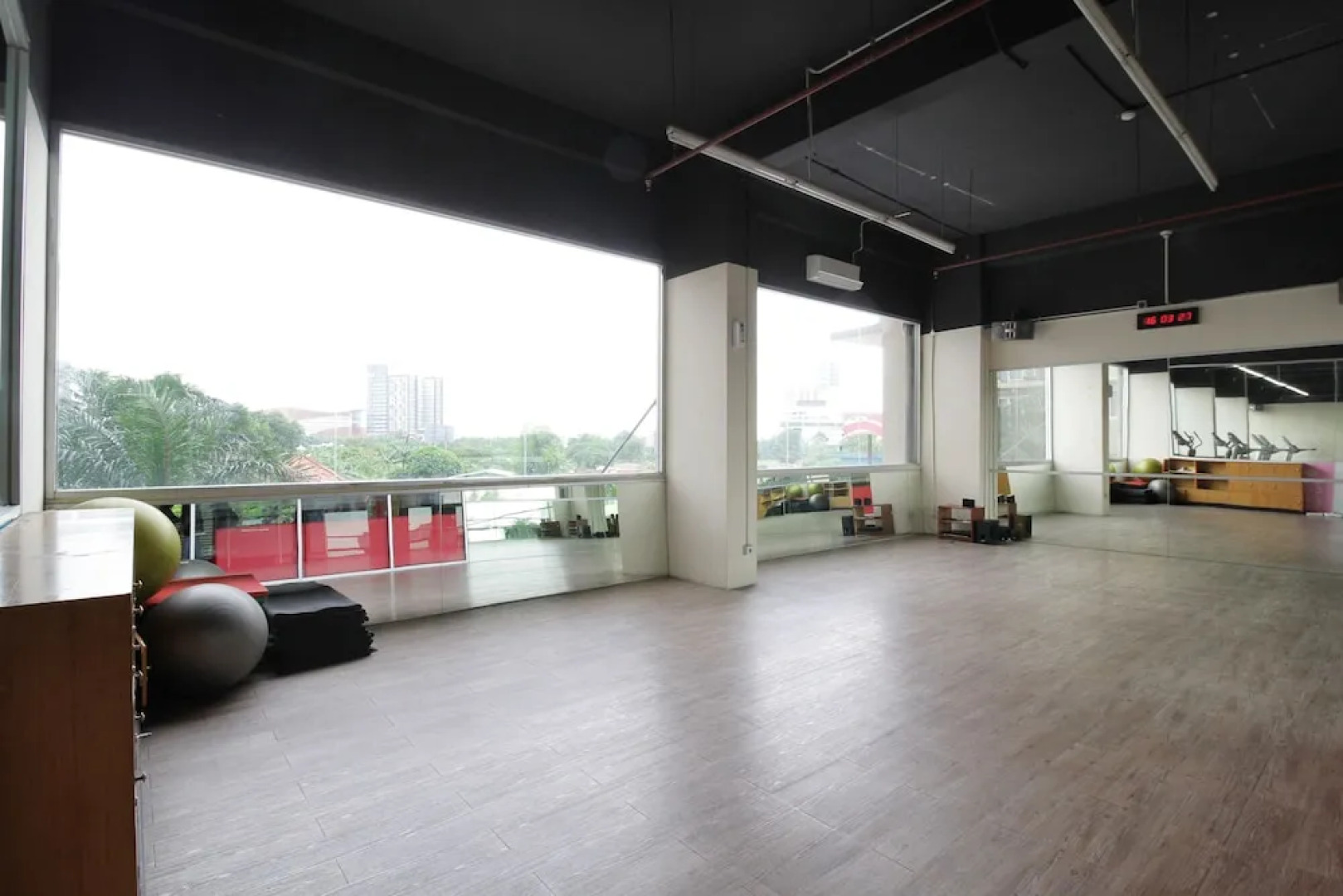 Airy Mutiara Bekasi Ahmad Yani 8