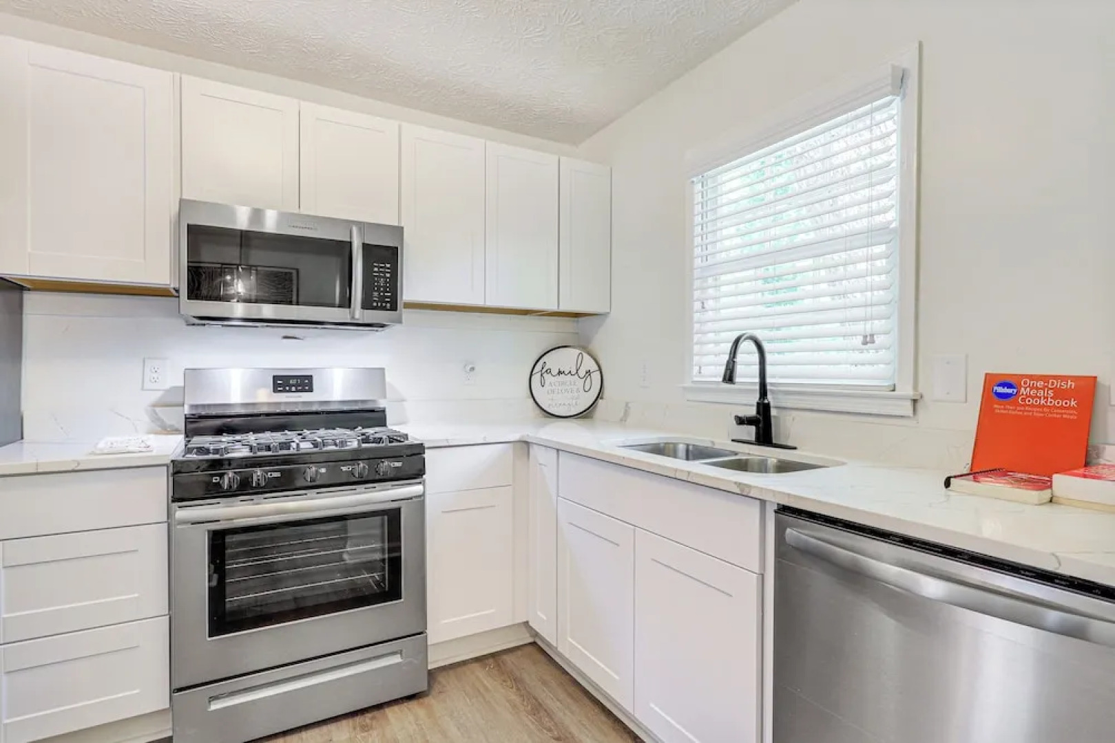 Modern Conyers Retreat - 9 Mi to Arabia Mountain!