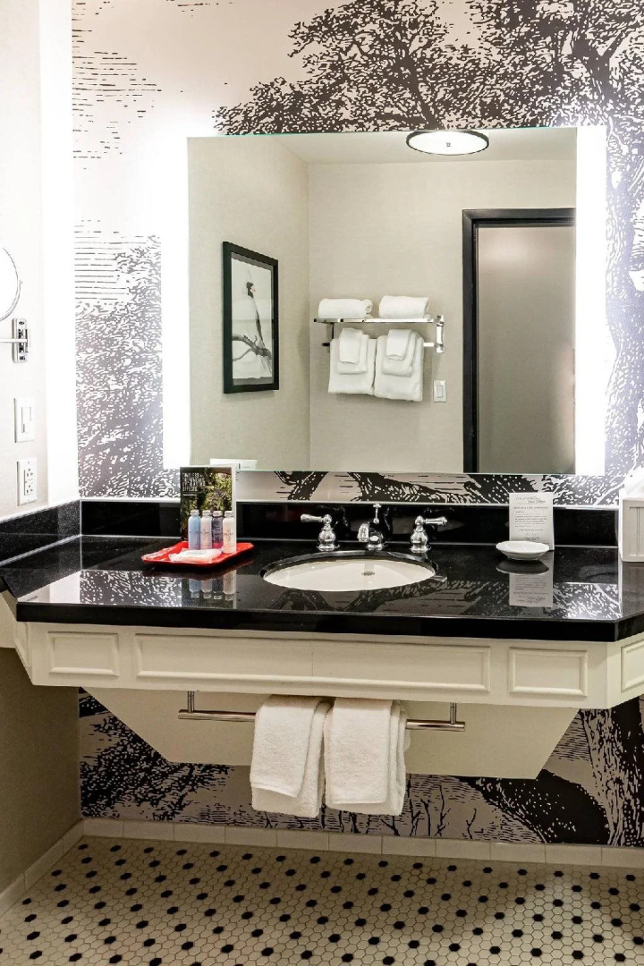 Williamsburg Lodge, Autograph Collection