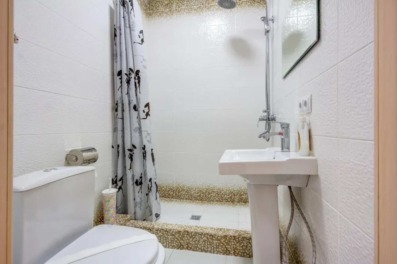 White Hotel & Hostel