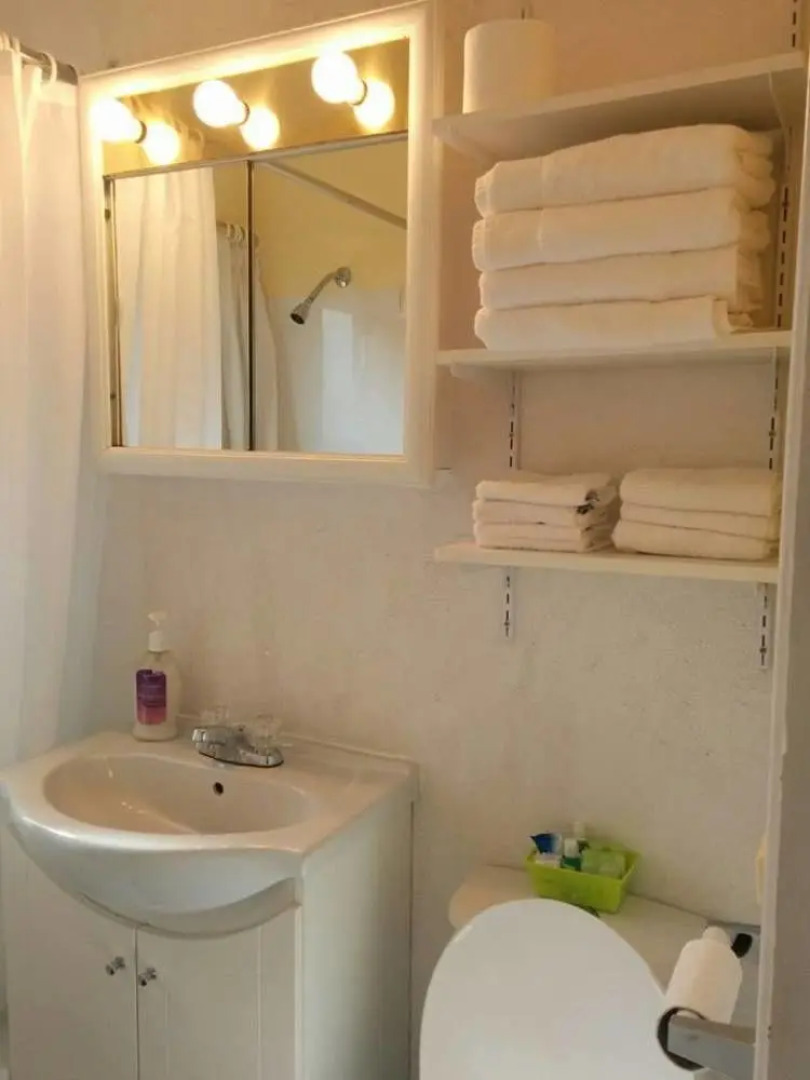 The Pinewood - Adult Getaway by the Lake