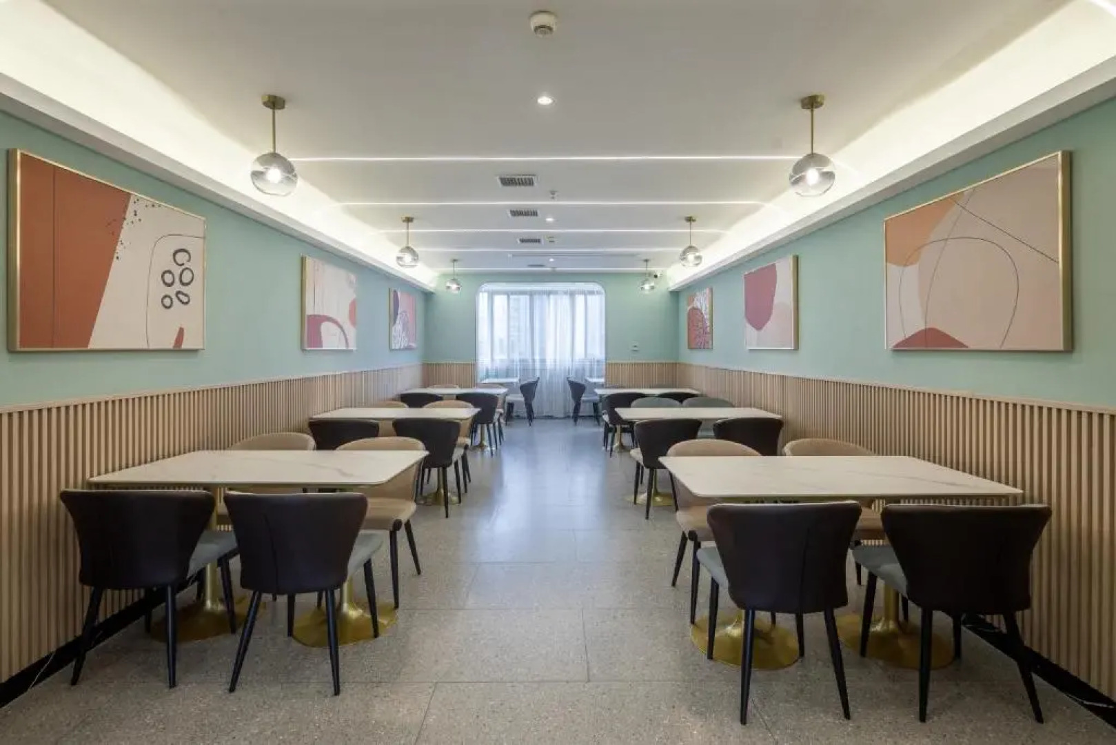 Xinhuating Business Hotel