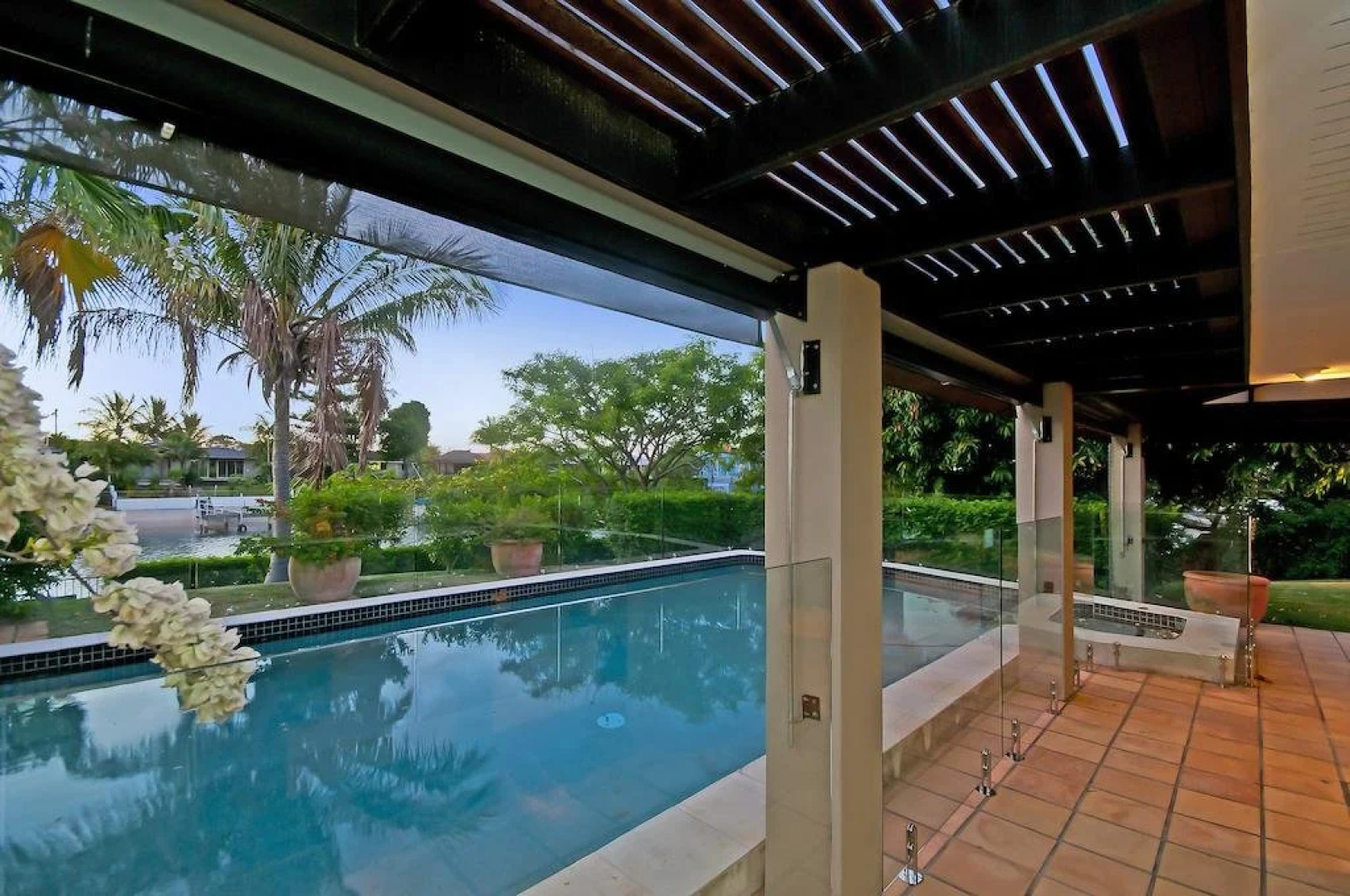 Bal Harbour Broadbeach Waters Holiday Home