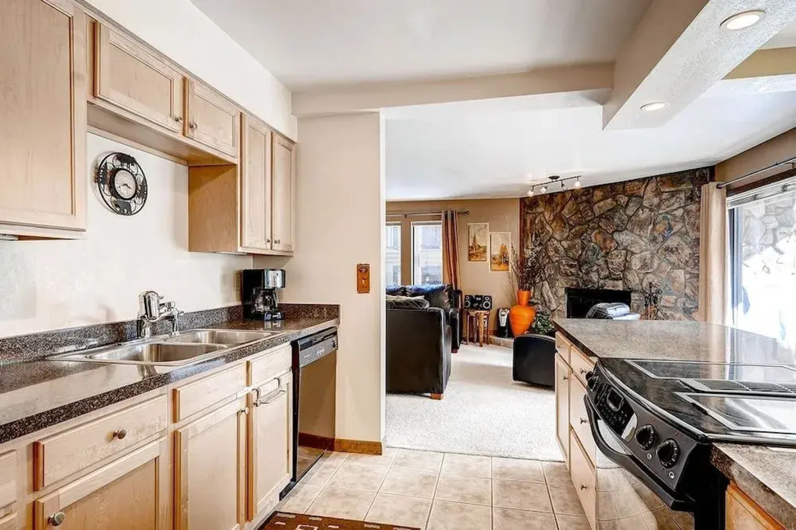 Park Place 101c 2 Bedroom Condo by RedAwning
